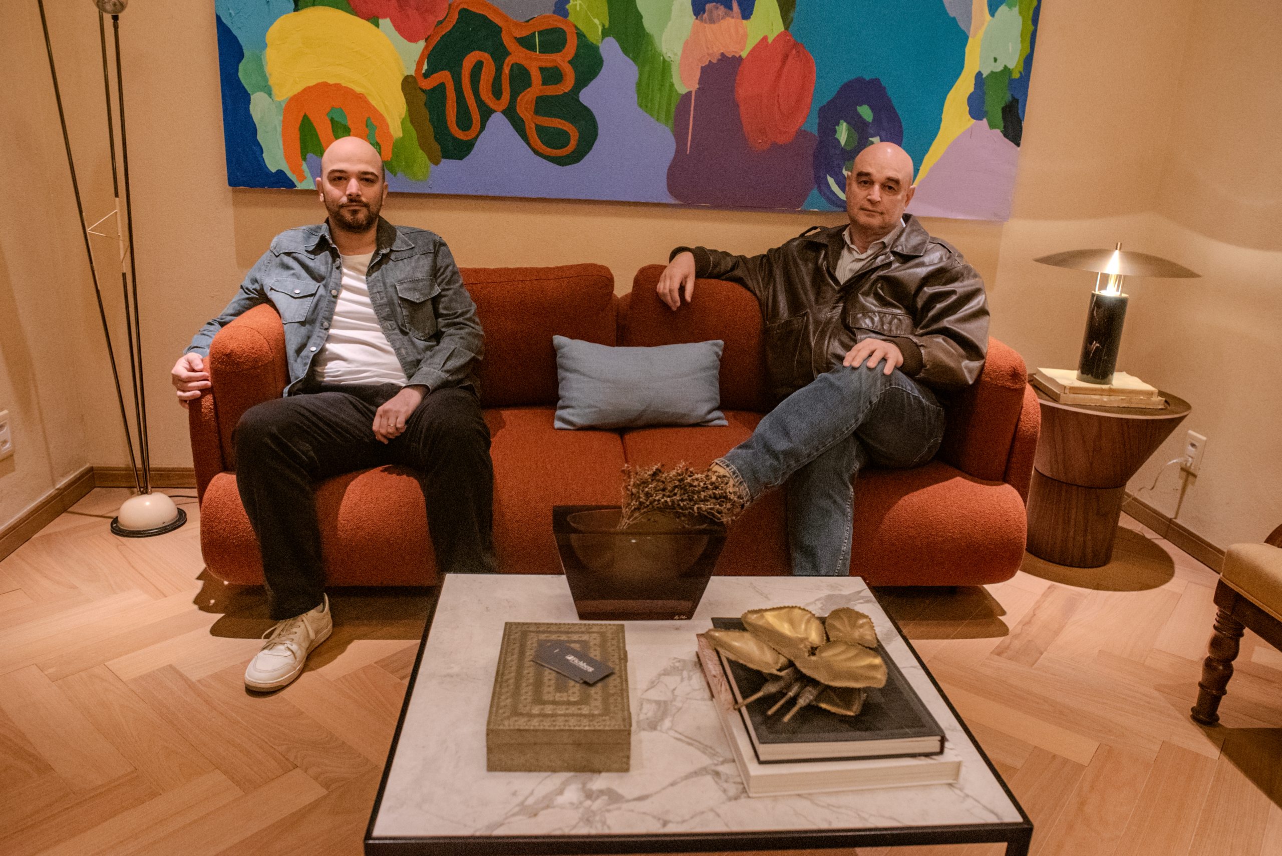 Ambiente Déjà Vu Art Nouveau de Felipe Fichberg com piso Tauari Capuccino Akafloor