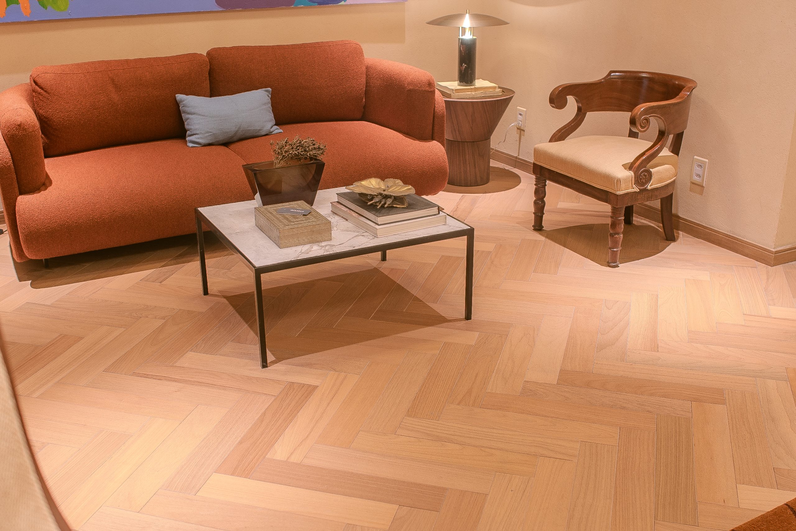 Visão ampla do ambiente de Felipe Fichberg com piso Tauari Capuccino Akafloor