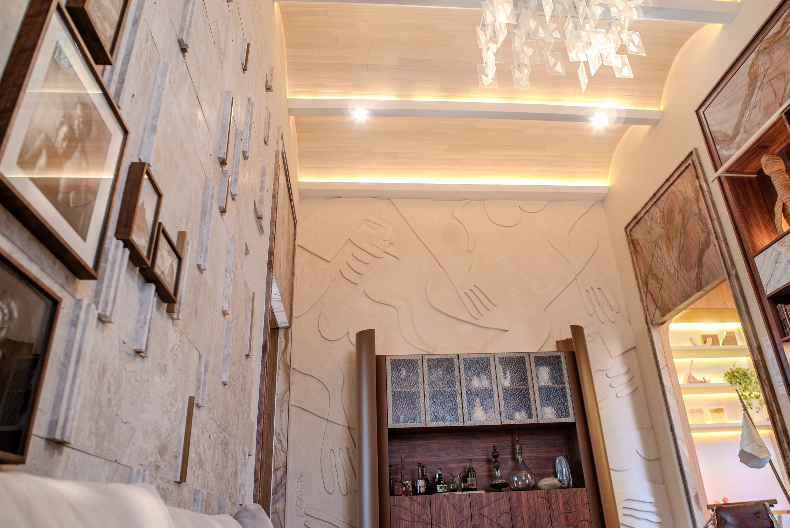 Detalhe do uso do Tauari Bianco Akafloor no ambiente do La Rous Studio